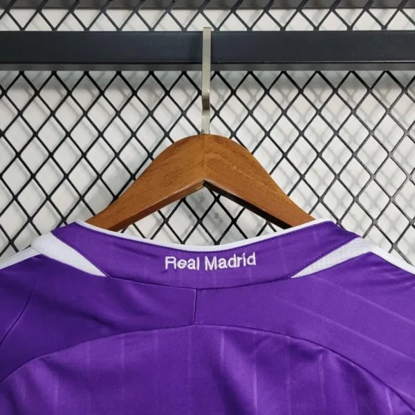 2 Retro 06-07 Real Madrid Third
