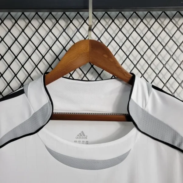 4 Retro 06-07 Real Madrid Home