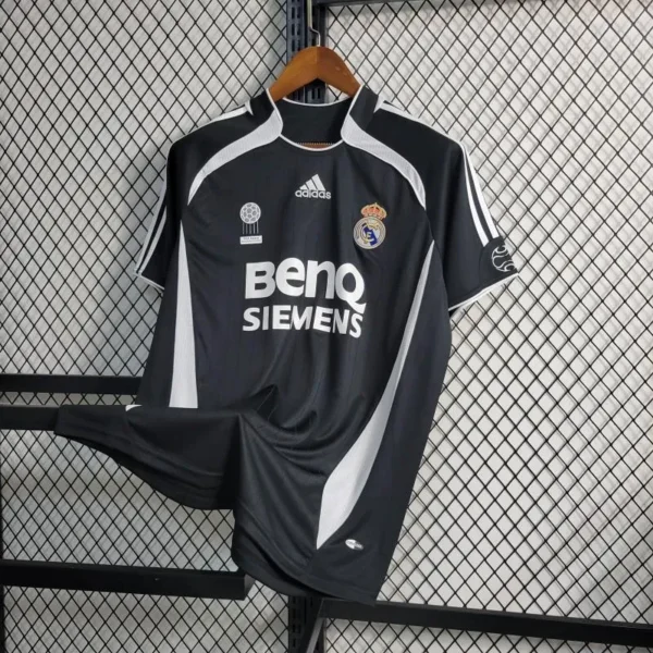 4 Retro 06-07 Real Madrid Away