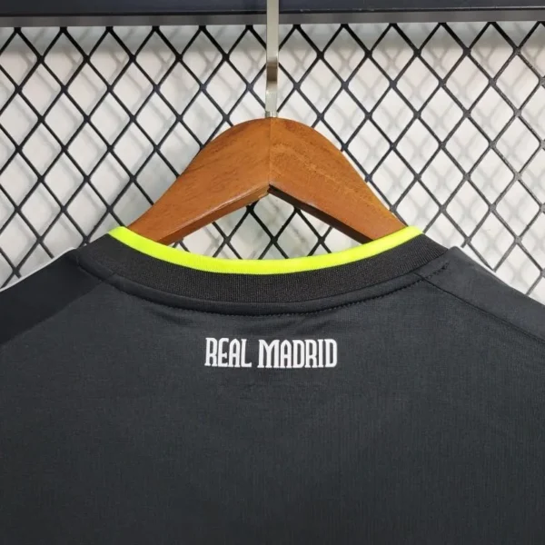 6 Retro 10-11 Real Madrid Away