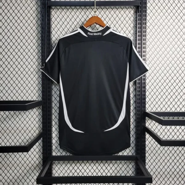 6 Retro 06-07 Real Madrid Away