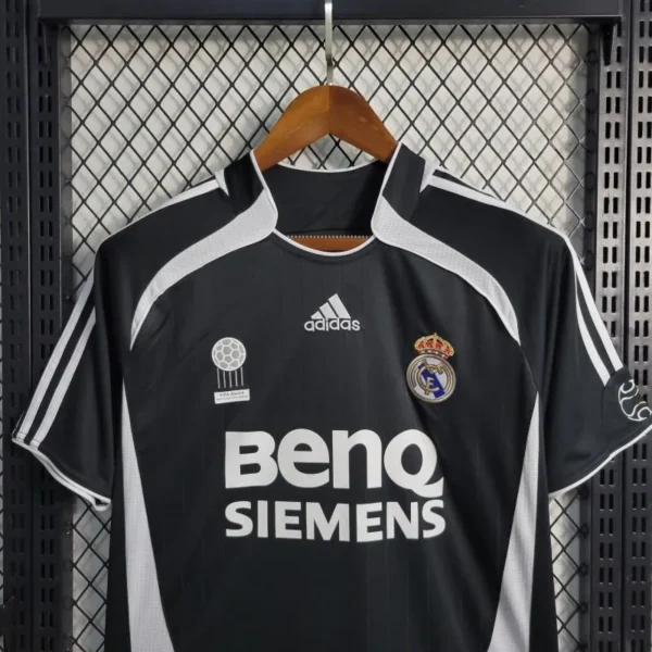 8 Retro 06-07 Real Madrid Away