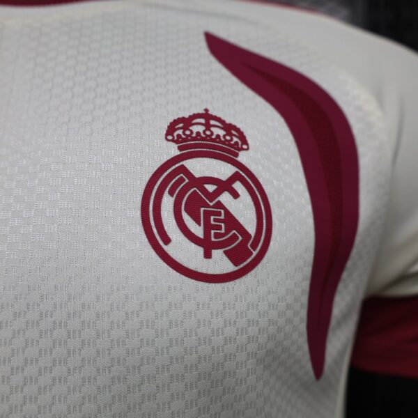 Version 26-27 2026 Real Madrid CF Away Red Jersey Version 26-27 2026 Real Madrid CF Away Red Jersey