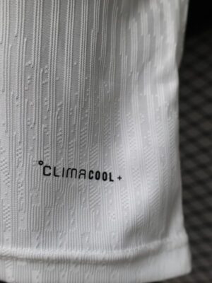 Version 26-27 Fulham Home Jersey