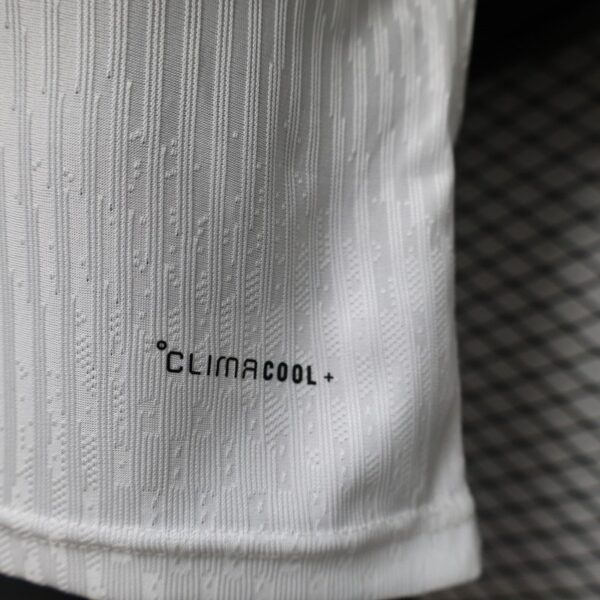 Version 26-27 Fulham Home Jersey