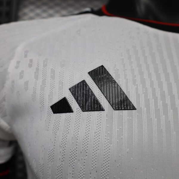 Version 26-27 Fulham Home Jersey