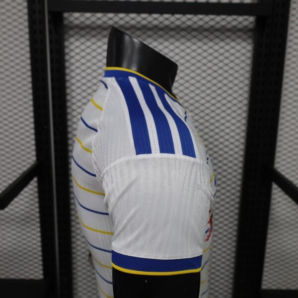 Version 26-27 Leeds United Home Stripes Jersey