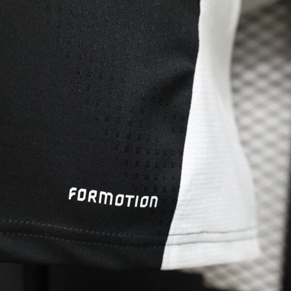 Version 26-27 Liverpool FC Away Black Jersey