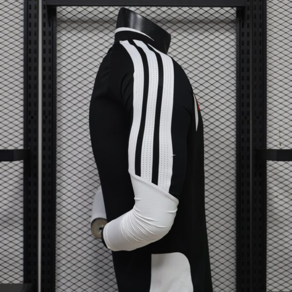 Version 26-27 Liverpool FC Away Black Jersey