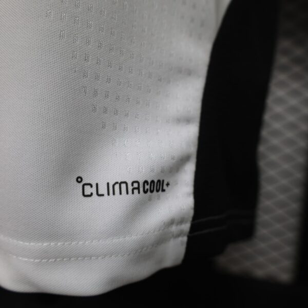 Version 26-27 Liverpool White Training Jersey
