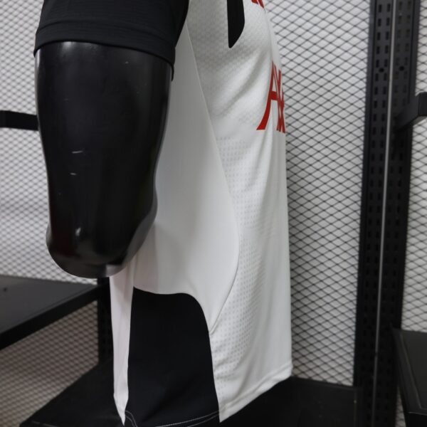 Version 26-27 Liverpool White Training Jersey