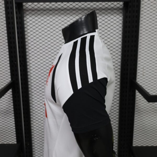 Version 26-27 Liverpool White Training Jersey