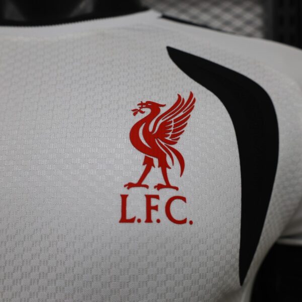 Version 26-27 Liverpool White Training Jersey